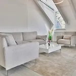 Eden House Experience شقة